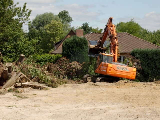 Abriss und Erdarbeiten