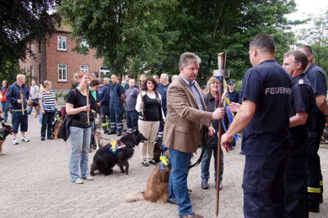Feuerwehr übernimmt die Fackel