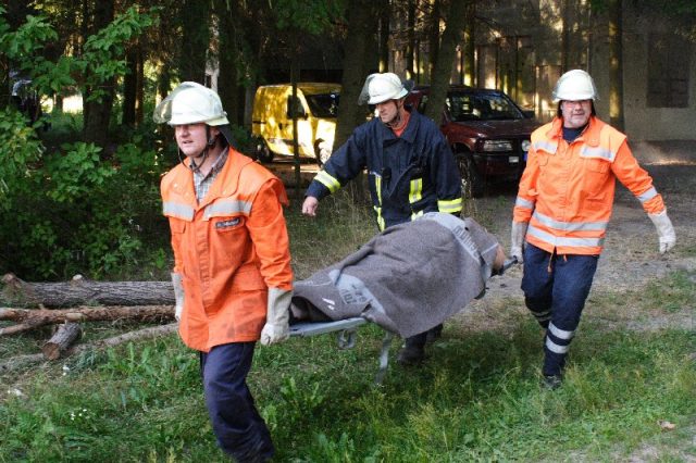 Übung der II Gruppe mit den Feuerwehren aus Brockhöfe und Wulfsode, sowie der Bundeswehrfeuerwehr