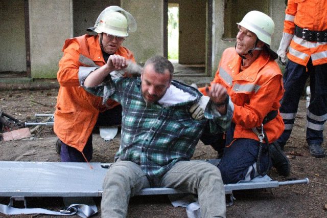 Übung der II Gruppe mit den Feuerwehren aus Brockhöfe und Wulfsode, sowie der Bundeswehrfeuerwehr
