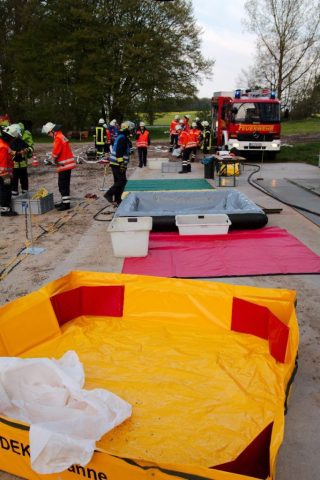 Gefahrgutzug Nord übt in Wulfsode Gefahrgutzug Nord übt in Wulfsode