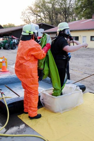 Gefahrgutzug Nord übt in Wulfsode Gefahrgutzug Nord übt in Wulfsode