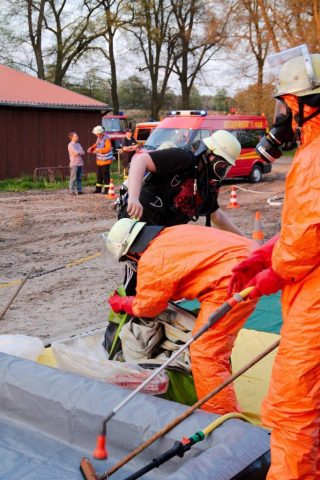 Gefahrgutzug Nord übt in Wulfsode Gefahrgutzug Nord übt in Wulfsode