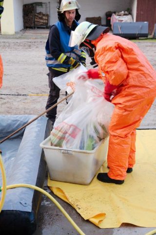 Gefahrgutzug Nord übt in Wulfsode Gefahrgutzug Nord übt in Wulfsode