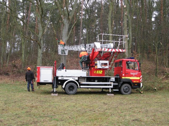 Drehleiterausbildung der FF Amelinghausen Drehleiterausbildung der FF Amelinghausen