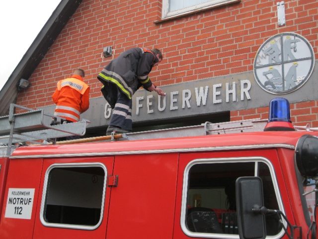 Umzug in das vorübergehende Gerätehaus Umzug in das vorübergehende Gerätehaus