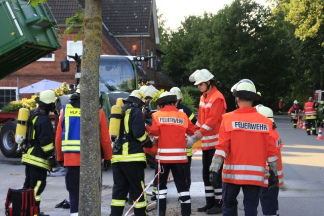 Gefahrgutzug Nord Übung in Holthusen ! Gefahrgutzug Nord Übung in Holthusen !