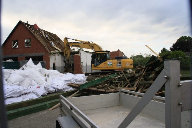 Abriss und Erdarbeiten Abriss und Erdarbeiten