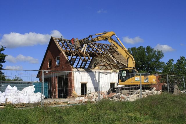 Abriss und Erdarbeiten Abriss und Erdarbeiten