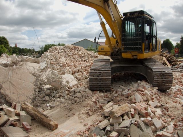 Abriss und Erdarbeiten Abriss und Erdarbeiten