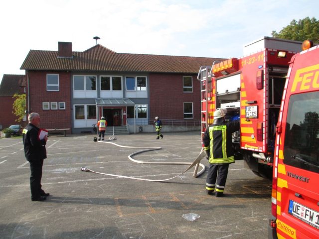 Räumungsübung an der Grundschule Räumungsübung an der Grundschule