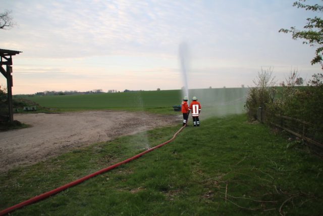 Einsatzübung des 2. Fachzug Nord der Kreisfeuerwehrbereitschaft Einsatzübung des 2. Fachzug Nord der Kreisfeuerwehrbereitschaft