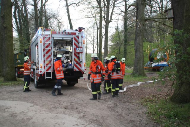 Einsatzübung des 2. Fachzug Nord der Kreisfeuerwehrbereitschaft Einsatzübung des 2. Fachzug Nord der Kreisfeuerwehrbereitschaft