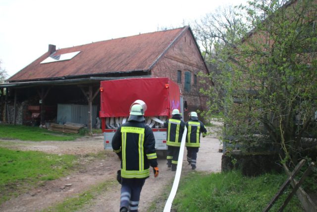 Einsatzübung des 2. Fachzug Nord der Kreisfeuerwehrbereitschaft Einsatzübung des 2. Fachzug Nord der Kreisfeuerwehrbereitschaft