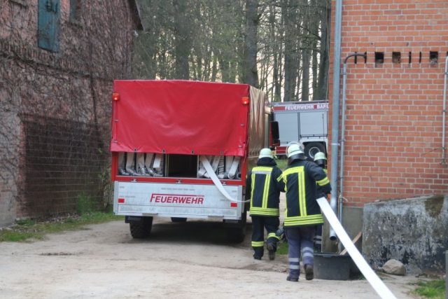 Einsatzübung des 2. Fachzug Nord der Kreisfeuerwehrbereitschaft Einsatzübung des 2. Fachzug Nord der Kreisfeuerwehrbereitschaft