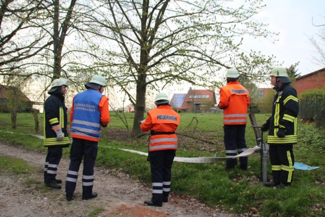 Einsatzübung des 2. Fachzug Nord der Kreisfeuerwehrbereitschaft Einsatzübung des 2. Fachzug Nord der Kreisfeuerwehrbereitschaft