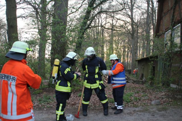Einsatzübung des 2. Fachzug Nord der Kreisfeuerwehrbereitschaft Einsatzübung des 2. Fachzug Nord der Kreisfeuerwehrbereitschaft