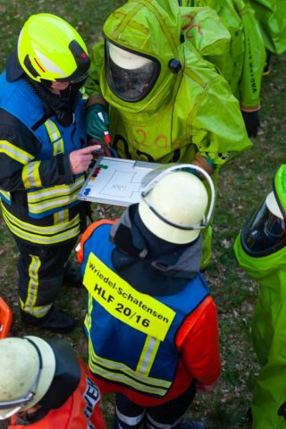 Gefahrgutzug Nord übt in Bienenbüttel Gefahrgutzug Nord übt in Bienenbüttel