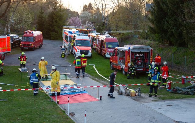Gefahrgutzug Nord übt in Bienenbüttel Gefahrgutzug Nord übt in Bienenbüttel