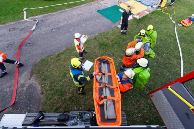 Gefahrgutzug Nord übt in Bienenbüttel Gefahrgutzug Nord übt in Bienenbüttel